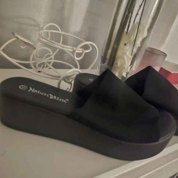 Nature Breeze Sleek Black Platform Slides - Picture 4 of 8